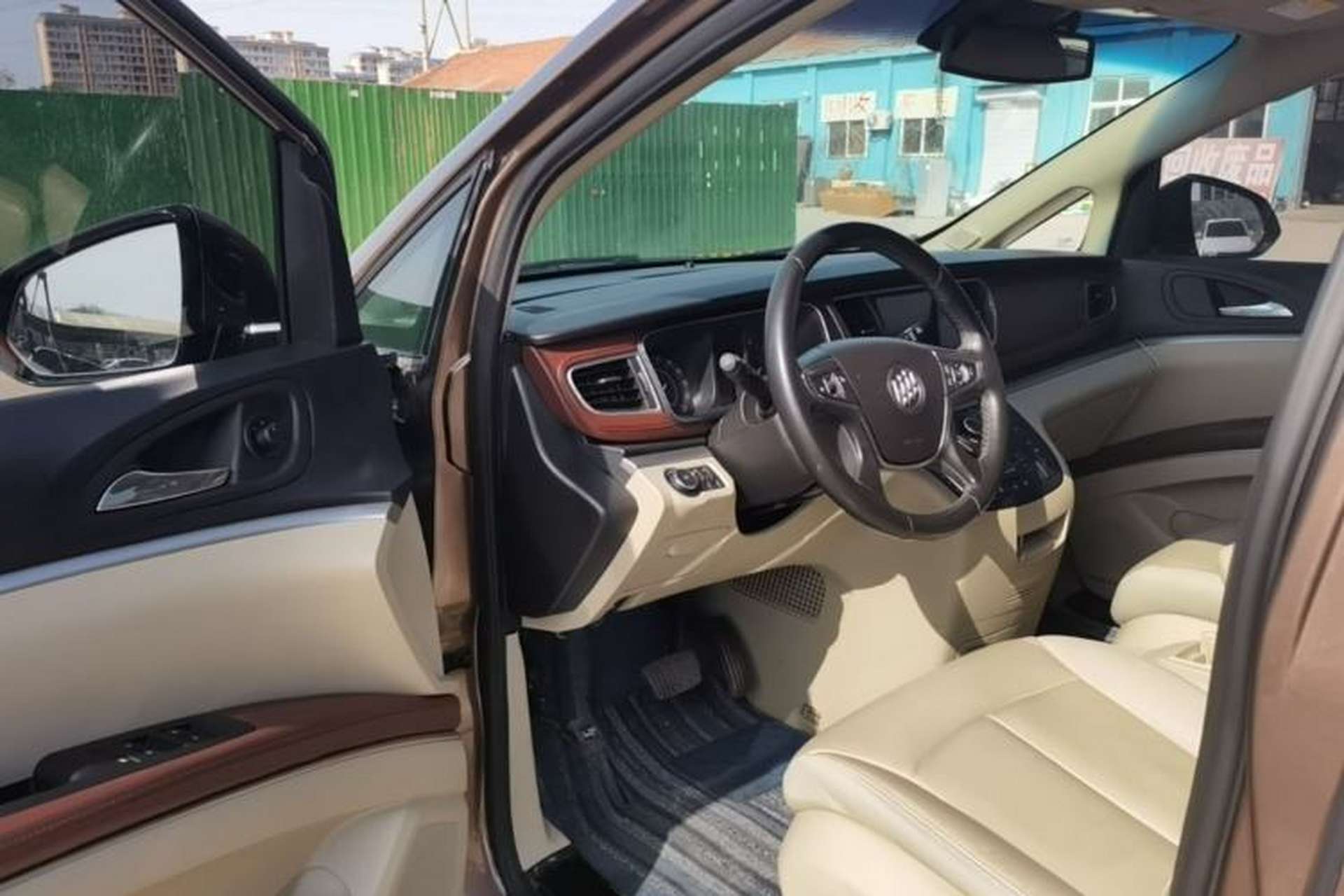Used Buick GL8 2018 28T Luxury Model China VI Standard Driver Seat
