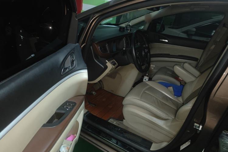 Used Buick GL8 2018 28T Luxury Model China VI Standard Driver Seat