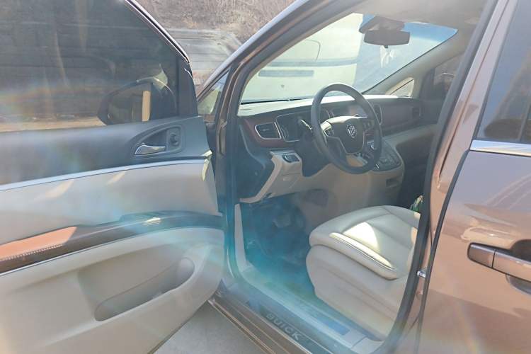 Used Buick GL8 2018 28T Comfort Model China VI Standard Driver Seat