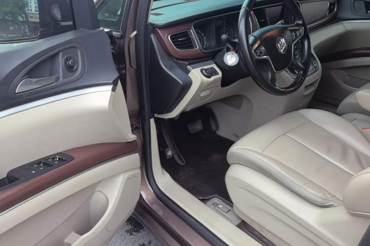 Used Buick GL8 2018 28T Luxury Model China VI Standard Driver Seat