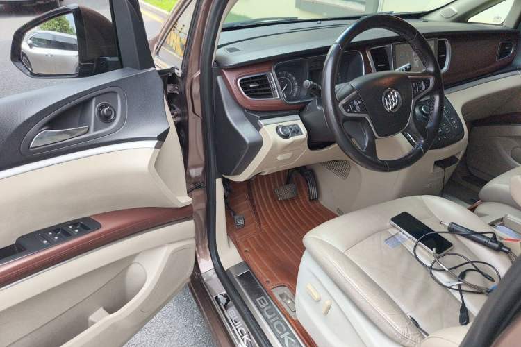 Used Buick GL8 2018 28T Luxury Model China VI Standard Driver Seat