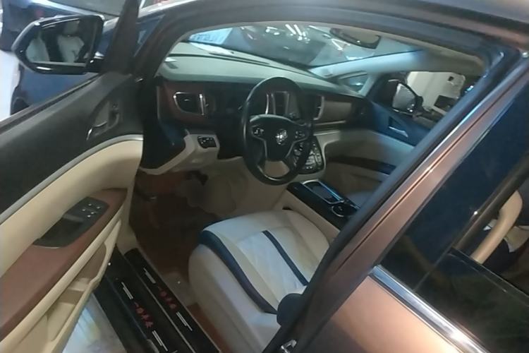 Used Buick GL8 2018 28T Luxury Model China VI Standard Driver Seat