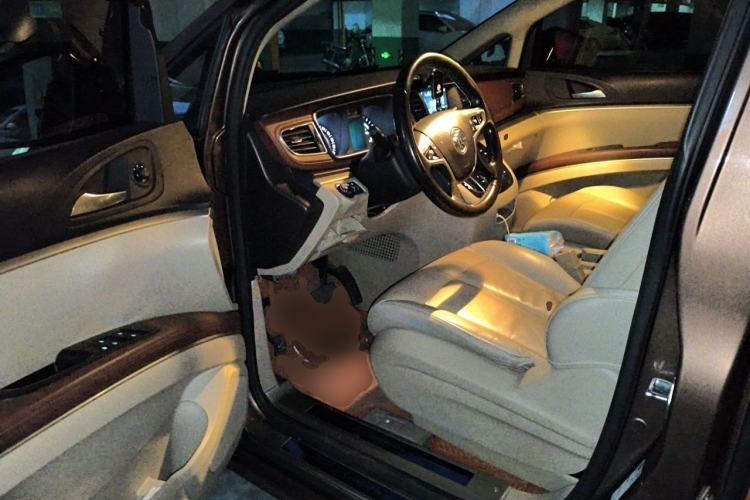 Used Buick GL8 2018 28T Luxury Model China VI Standard Driver Seat