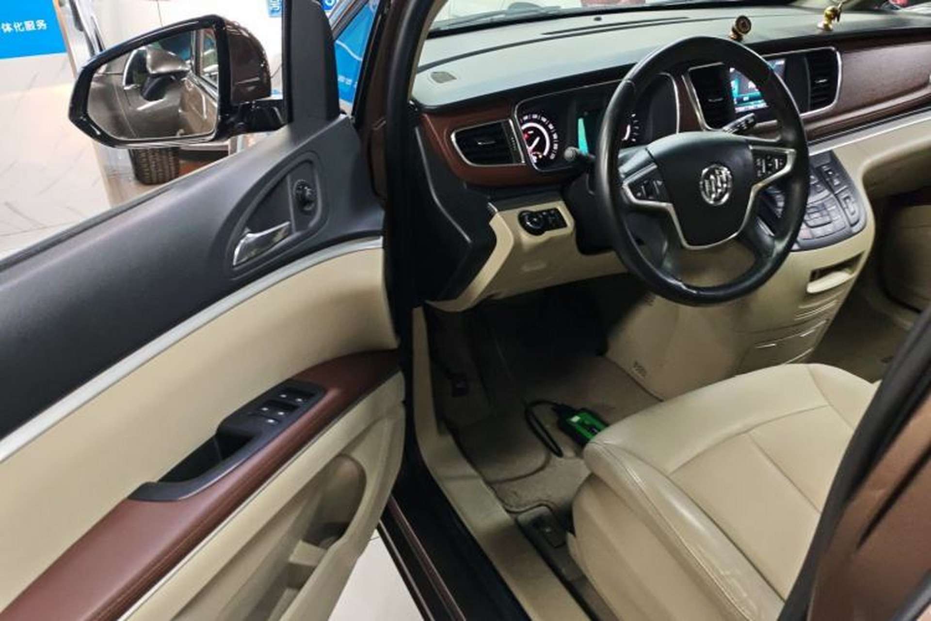Used Buick GL8 2018 28T Luxury Model China VI Standard Driver Seat