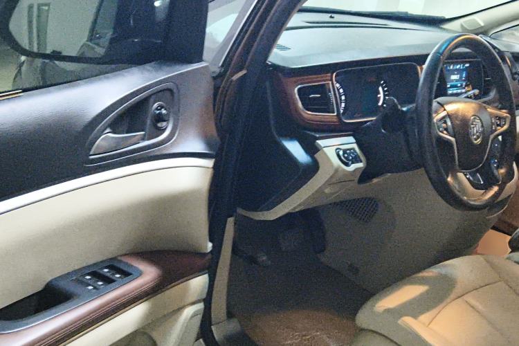 Used Buick GL8 2018 28T Luxury Model China VI Standard Driver Seat