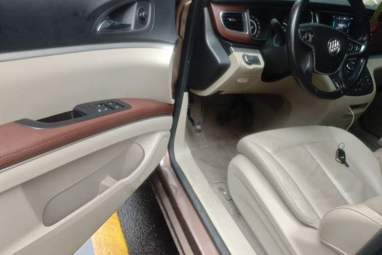 Used Buick GL8 2018 28T Luxury Model China VI Standard Driver Seat