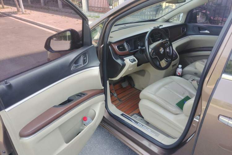 Used Buick GL8 2018 28T Luxury Model China VI Standard Driver Seat