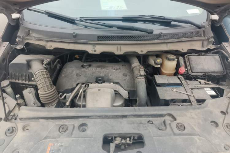 Used Buick GL8 2018 28T Comfort Model China VI Standard Engine Bay