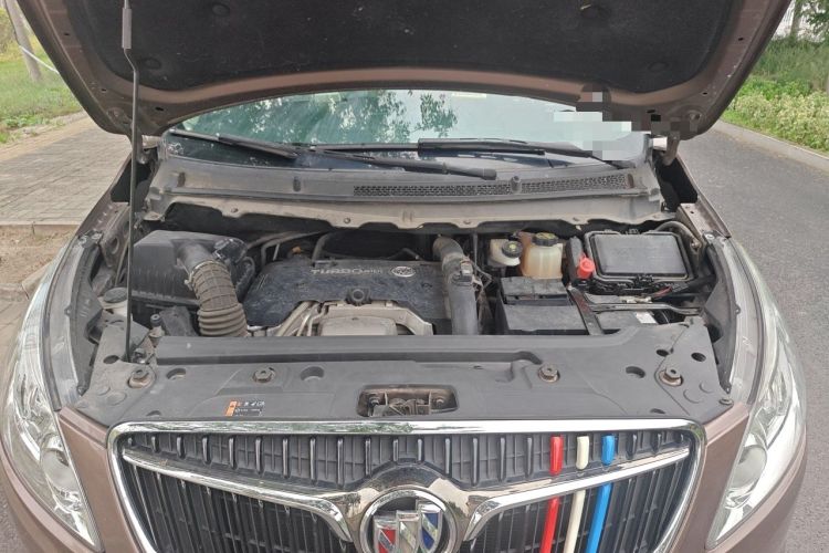Used Buick GL8 2018 28T Luxury Model China VI Standard Engine Bay