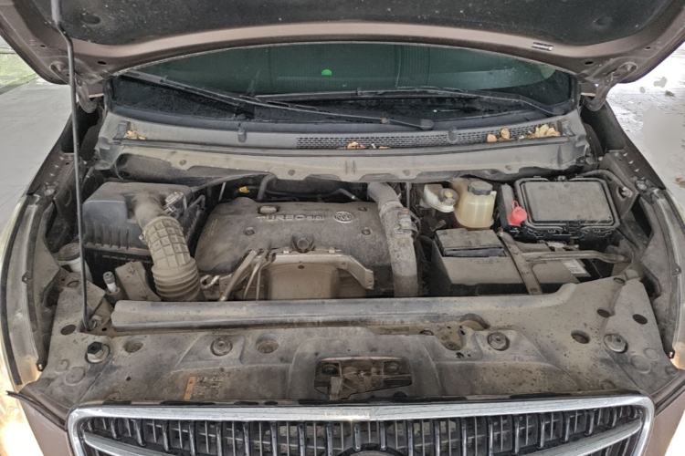 Used Buick GL8 2018 28T Luxury Model China VI Standard Engine Bay