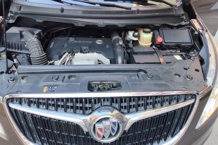 Used Buick GL8 2018 28T Luxury Model China VI Standard Engine Bay