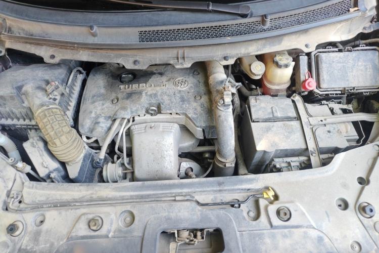Used Buick GL8 2018 28T Comfort Model China VI Standard Engine Bay