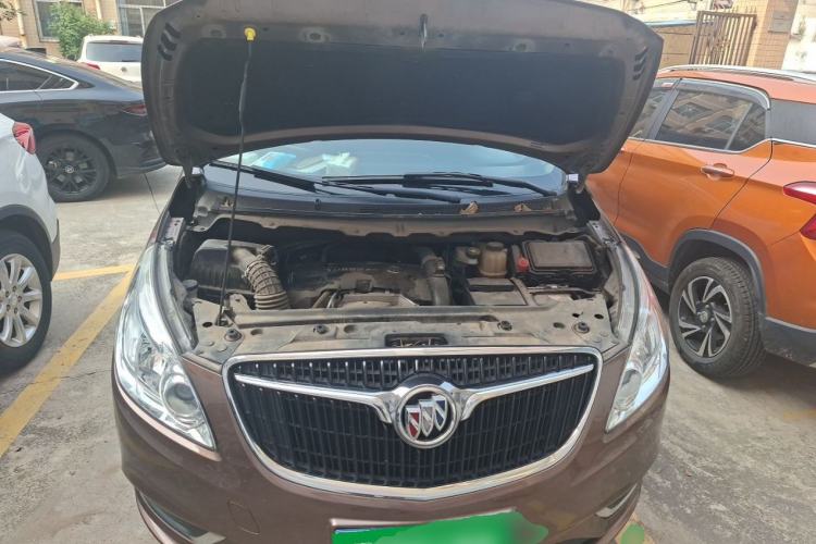 Used Buick GL8 2018 28T Comfort Model China VI Standard Engine Bay
