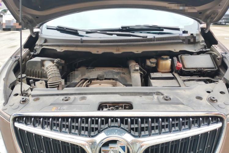 Used Buick GL8 2018 28T Luxury Model China VI Standard Engine Bay