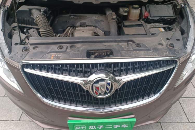 Used Buick GL8 2018 28T Luxury Model China VI Standard Engine Bay