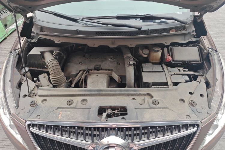 Used Buick GL8 2018 28T Luxury Model China VI Standard Engine Bay