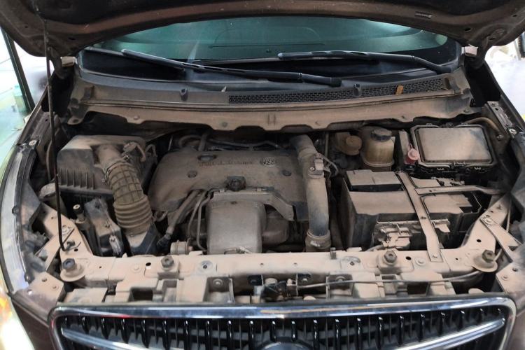 Used Buick GL8 2018 28T Luxury Model China VI Standard Engine Bay