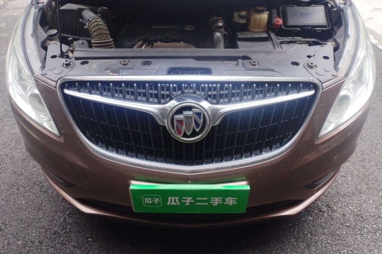 Used Buick GL8 2018 28T Luxury Model China VI Standard Engine Bay
