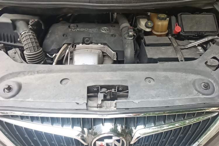 Used Buick GL8 2018 ES 28T Comfort Model China VI Standard Engine Bay