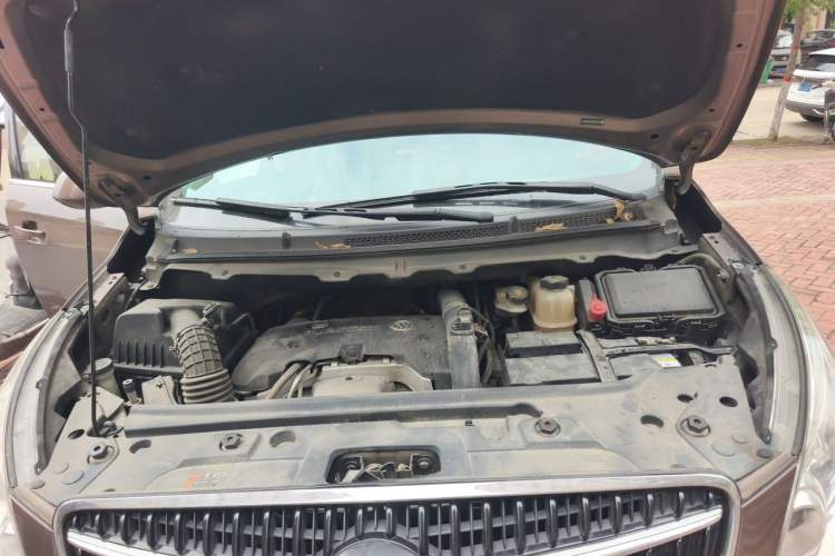 Used Buick GL8 2018 28T Comfort Model China VI Standard Engine Bay