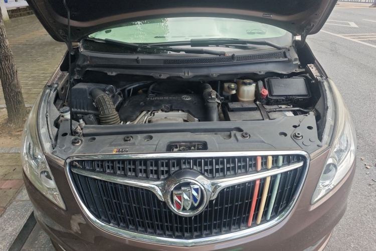 Used Buick GL8 2018 28T Luxury Model China VI Standard Engine Bay