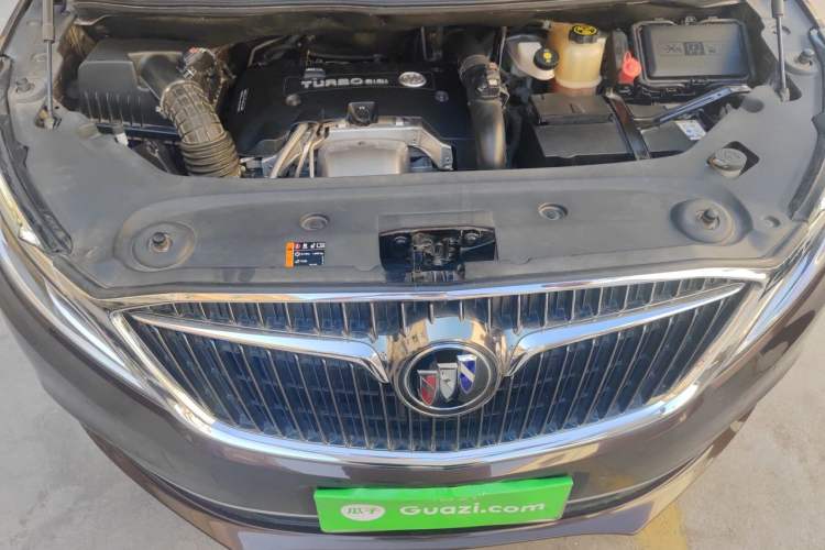 Used Buick GL8 2018 ES 28T Flagship Model China VI Standard Engine Bay