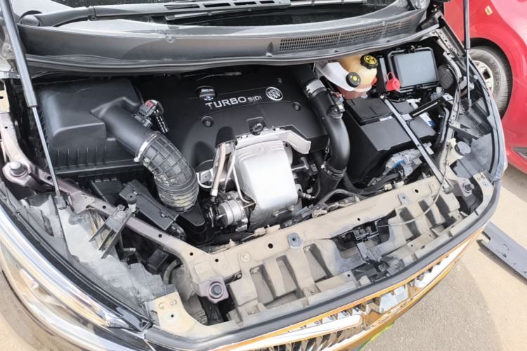 Used Buick GL8 2018 ES 28T Comfort Model China VI Standard Engine Bay