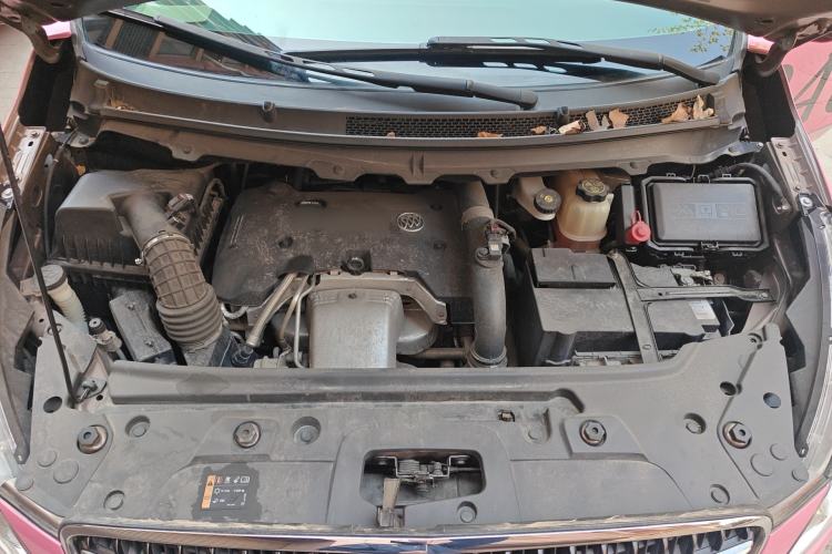 Used Buick GL8 2018 28T Luxury Model China VI Standard Engine Bay