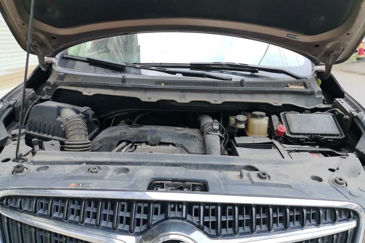 Used Buick GL8 2018 28T Prestige Version China VI Standard Engine Bay