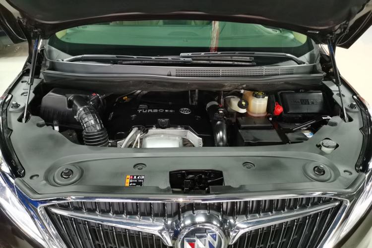 Used Buick GL8 2018 ES 28T Premium Model China VI Standard Engine Bay