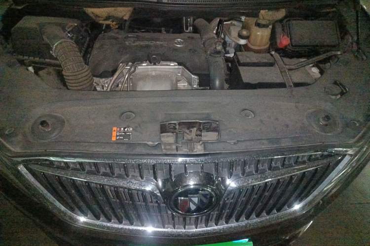 Used Buick GL8 2018 ES 28T Flagship Model China VI Standard Engine Bay