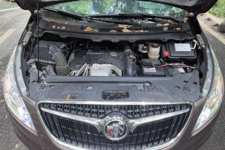 Used Buick GL8 2018 28T Luxury Model China VI Standard Engine Bay