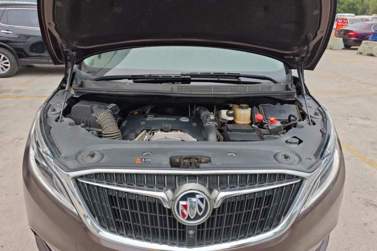 Used Buick GL8 2018 ES 28T Comfort Model China VI Standard Engine Bay