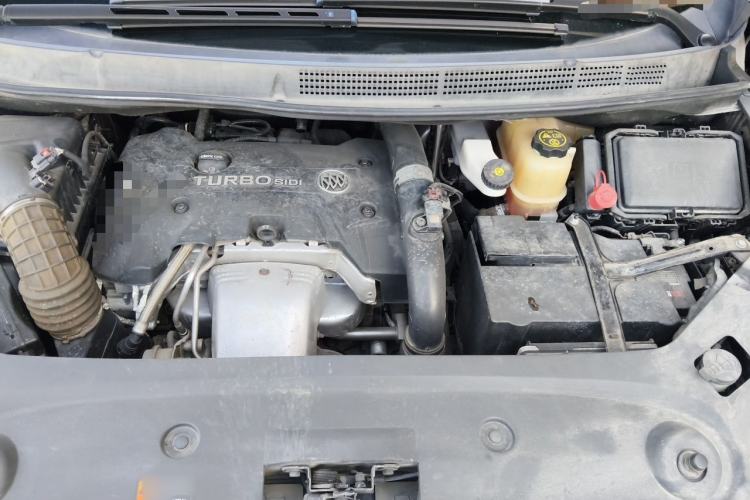 Used Buick GL8 2018 ES 28T Premium Model China VI Standard Engine Bay