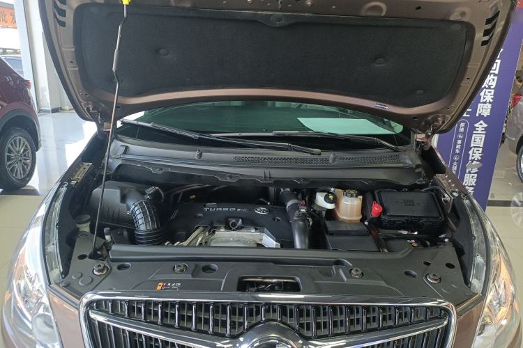 Used Buick GL8 2018 28T Luxury Model China VI Standard Engine Bay