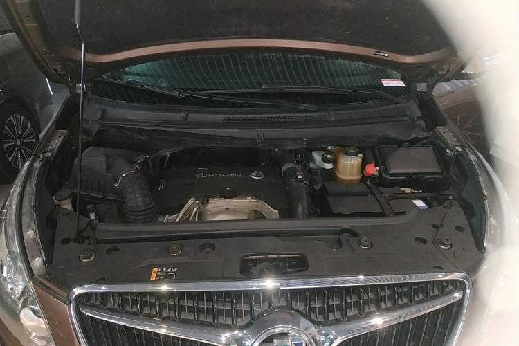 Used Buick GL8 2018 28T Comfort Model China VI Standard Engine Bay