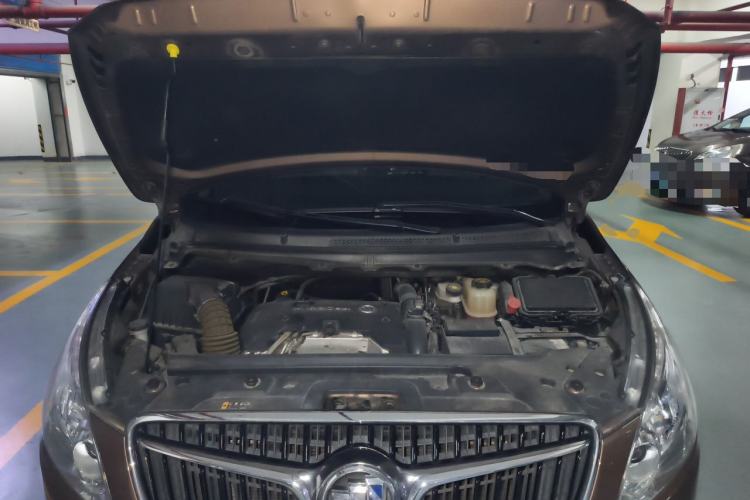 Used Buick GL8 2018 28T Luxury Model China VI Standard Engine Bay