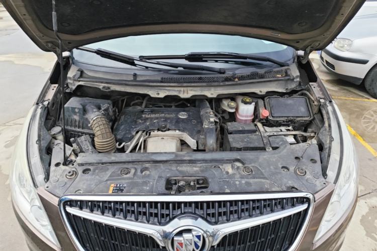 Used Buick GL8 2018 28T Luxury Model China VI Standard Engine Bay