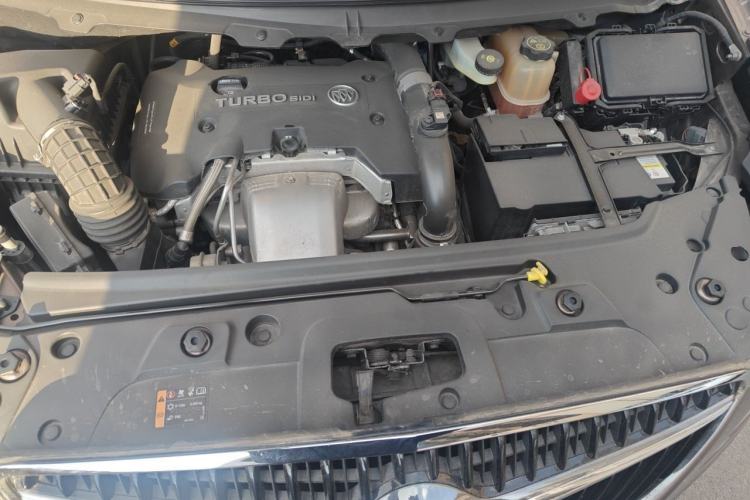Used Buick GL8 2018 28T Comfort Model China VI Standard Engine Bay