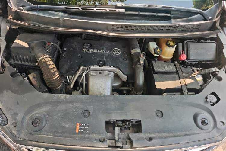 Used Buick GL8 2018 ES 28T Luxury Model China VI Standard Engine Bay