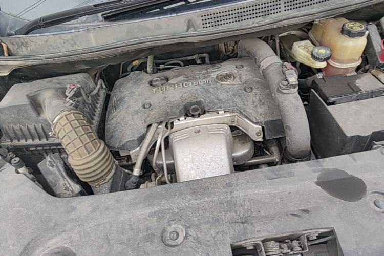 Used Buick GL8 2018 ES 28T Comfort Model China VI Standard Engine Bay