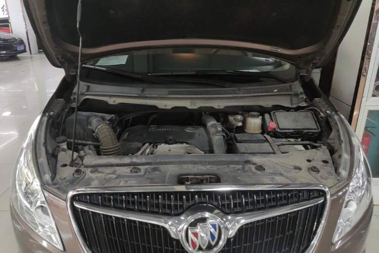 Used Buick GL8 2018 28T Comfort Model China VI Standard Engine Bay