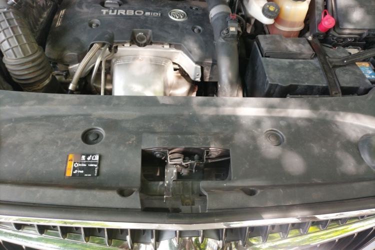 Used Buick GL8 2018 ES 28T Comfort Model China VI Standard Engine Bay