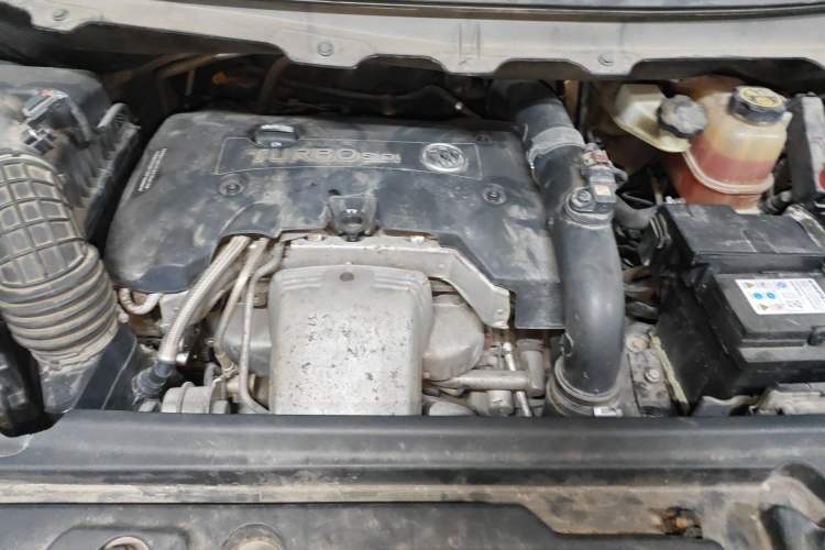 Used Buick GL8 2018 28T Comfort Model China VI Standard Engine Bay