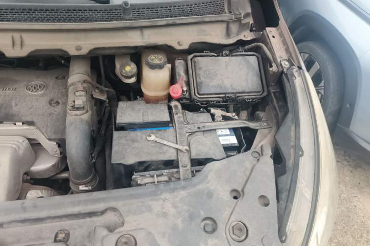 Used Buick GL8 2018 28T Comfort Model China VI Standard Engine Bay Left