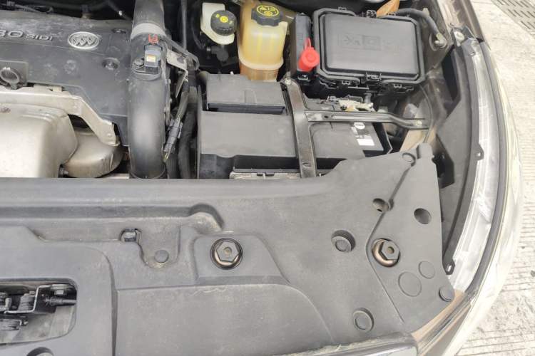 Used Buick GL8 2018 28T Comfort Model China VI Standard Engine Bay Left