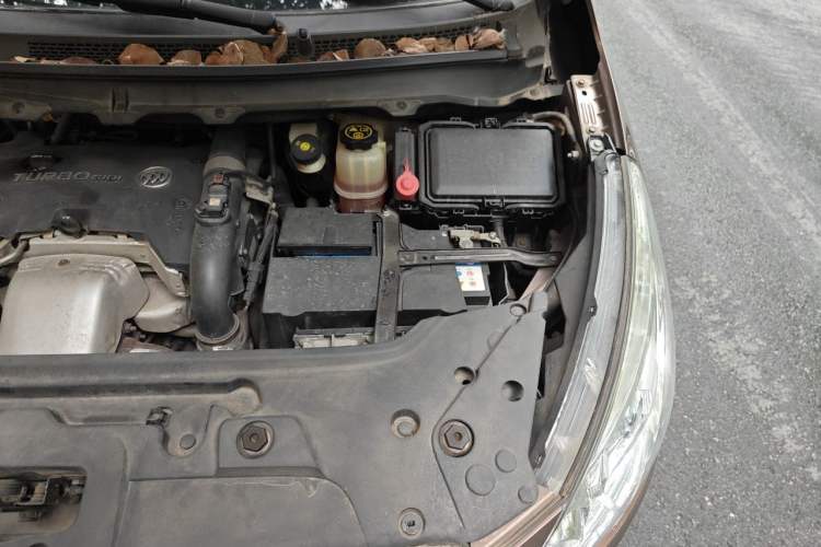 Used Buick GL8 2018 28T Comfort Model China VI Standard Engine Bay Left