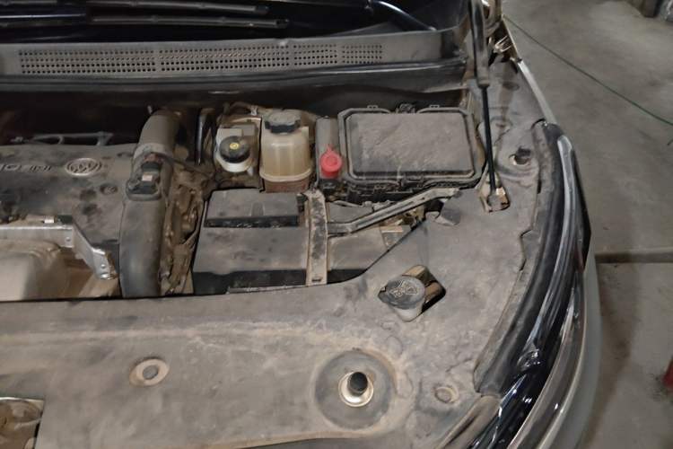Used Buick GL8 2018 ES 28T Comfort Model China VI Standard Engine Bay Left