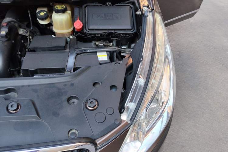 Used Buick GL8 2018 28T Luxury Model China VI Standard Engine Bay Left