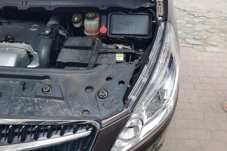 Used Buick GL8 2018 28T Luxury Model China VI Standard Engine Bay Left